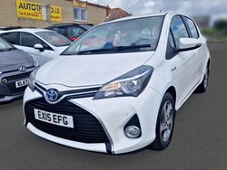 White Used 2015 Toyota Yaris Hybrid Hatchback | £11,897 (Fair price)
