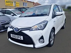 White Used 2015 Toyota Yaris Hybrid Hatchback | £11,897 (Fair price)