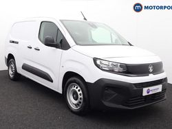 White New 2024 Vauxhall Combo MPV | £14,799 (Good price)