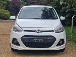 White Used 2015 Hyundai i10 SE Hatchback | £2,999 (Good price)