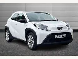 Pure white Used 2023 Toyota Aygo PURE Hatchback | £14,495 (Fair price)