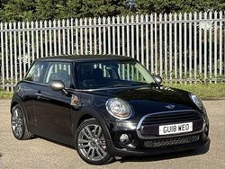 Midnight black Used 2018 Mini Cooper Hatch Hatchback | £14,585 (Fair price)