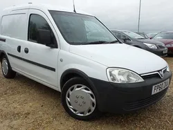 White Used 2011 Vauxhall Combo MPV | £4,981 (Expensive)