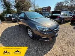 Grey Used 2015 Vauxhall Astra Design Edition Hatchback | £3,995 (Fair price)