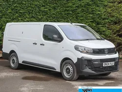 White Used 2024 Vauxhall Vivaro Van | £17,450 (Good price)