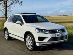 White Used 2015 VW Touareg R-line SUV | £11,450 (A bit pricey)