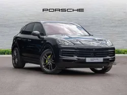 Jet black metallic Used 2021 Porsche Cayenne SUV | £53,995 (Fair price)