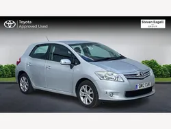 Silver Used 2012 Toyota Auris Hatchback | £7,599 (A bit pricey)