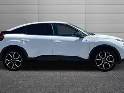 Polar white Used 2022 Citroën e-C4 Shine Hatchback | £11,990 (Fair price)