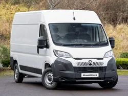 Solid icy white New 2025 Citroën Relay Van | £24,998 (Fair price)