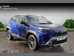 Blue/black Used 2022 Toyota Yaris Hybrid SUV | £20,948 (Good price)