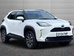 White Used 2024 Toyota Yaris Cross Design SUV | £22,850 (Fair price)