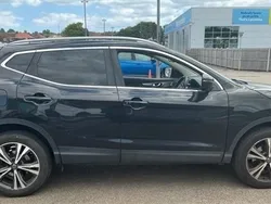 Black Used 2017 Nissan Qashqai N-Connecta SUV | £8,795 (Fair price)