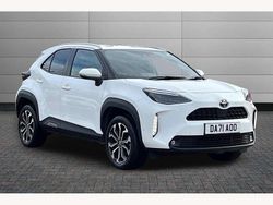 White Used 2021 Toyota Yaris Hybrid Design SUV | £18,600 (Fair price)
