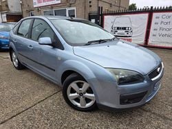 Blue Used 2005 Ford Focus Zetec Hatchback | £899 (Fair price)