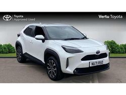 White Used 2021 Toyota Yaris Hybrid Design SUV | £18,715 (Fair price)