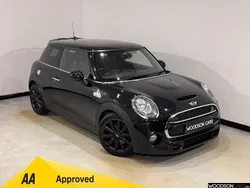 Black Used 2015 Mini Cooper S Hatch Hatchback | £6,350 (Good price)