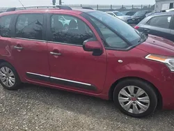 Red Used 2014 Citroën C3 Picasso Exclusive MPV | £2,999 (Super price)