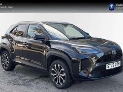Black Used 2022 Toyota Yaris Hybrid Design SUV | £19,499 (Fair price)