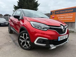 Red/black Used 2017 Renault Captur Signature SUV | £8,390 (Fair price)