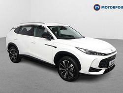 White New 2025 MG HS Trophy SUV | £22,699 (Fair price)