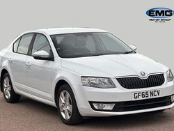 White Used 2015 Skoda Octavia SE Hatchback | £4,995 (Fair price)