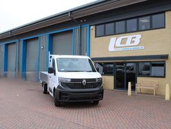 White New 2025 Renault Master Van | £35,495