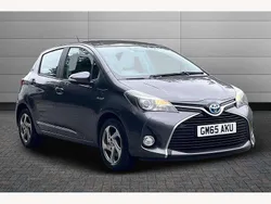 Grey Used 2015 Toyota Yaris Hybrid Hatchback | £8,750 (Expensive)