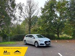 Silver Used 2015 Hyundai i40 Estate | £5,995 (A bit pricey)