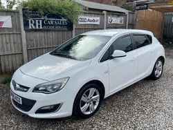 White Used 2015 Vauxhall Astra SRi Hatchback | £2,800 (Fair price)