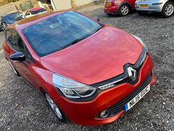 Red Used 2015 Renault Clio IV Dynamique Hatchback | £2,985 (Super price)