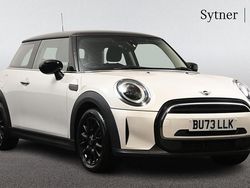 White Used 2023 Mini Cooper Classic Hatchback | £18,500 (Fair price)