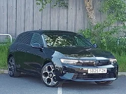Two coat metallic carbon black New 2025 Vauxhall Astra Ultimate Hatchback | £26,498 (Fair price)