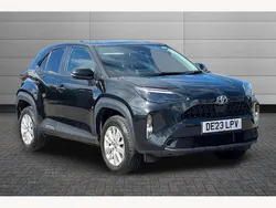 Black Used 2023 Toyota Yaris Cross SUV | £20,250 (Good price)