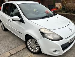 White Used 2011 Renault Clio II Hatchback | £1,995 (Fair price)