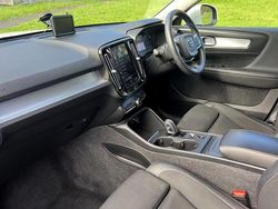 White Used 2019 Volvo XC40 Momentum SUV | £18,991 (Fair price)