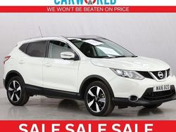 White Used 2016 Nissan Qashqai N-Connecta SUV | £9,400 (Fair price)