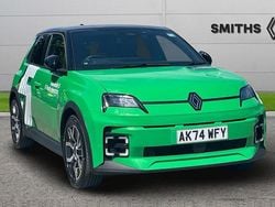 Pop green/diamond black Used 2025 Renault R5 Komfort Hatchback | £23,390 (A bit pricey)