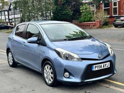 Blue Used 2014 Toyota Yaris Hybrid Hatchback | £6,999 (Expensive)