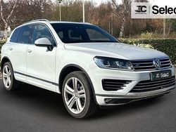 White Used 2017 VW Touareg R-line Plus SUV | £17,995 (Fair price)