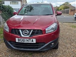 Red Used 2011 Nissan Qashqai +2 Tekna SUV | £1,375 (Fair price)