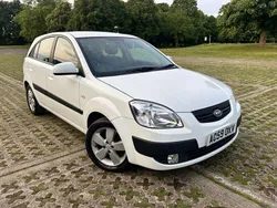 White Used 2009 Kia Rio 3 Hatchback | £2,195 (Fair price)