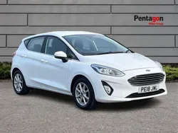 Frozen white Used 2018 Ford Fiesta Zetec Hatchback | £9,495 (Fair price)