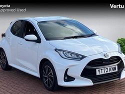 White Used 2022 Toyota Yaris Hybrid Design Hatchback | £16,024 (Fair price)