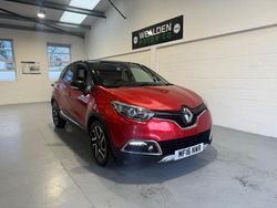 Red/black Used 2016 Renault Captur Signature SUV | £4,795 (Fair price)