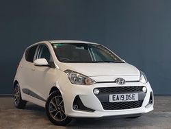 White Used 2019 Hyundai i10 Premium Hatchback | £9,998 (A bit pricey)
