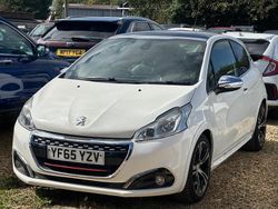 White Used 2015 Peugeot 208 Prestige Hatchback | £5,495 (Good price)