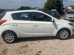 White Used 2013 Hyundai i20 Active Hatchback | £2,295 (Fair price)