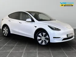 White Used 2022 Tesla Model Y Long Range SUV | £24,395 (Fair price)