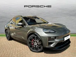 Aventurine green metallic Used 2025 Porsche Macan Turbo SUV | £103,900